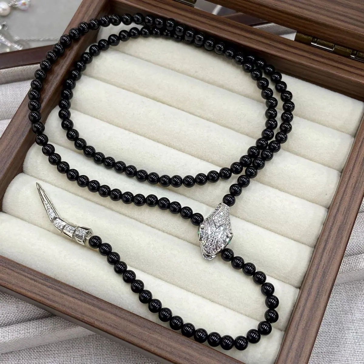 Agate Snake-Head Pendant Necklace (shot-4)