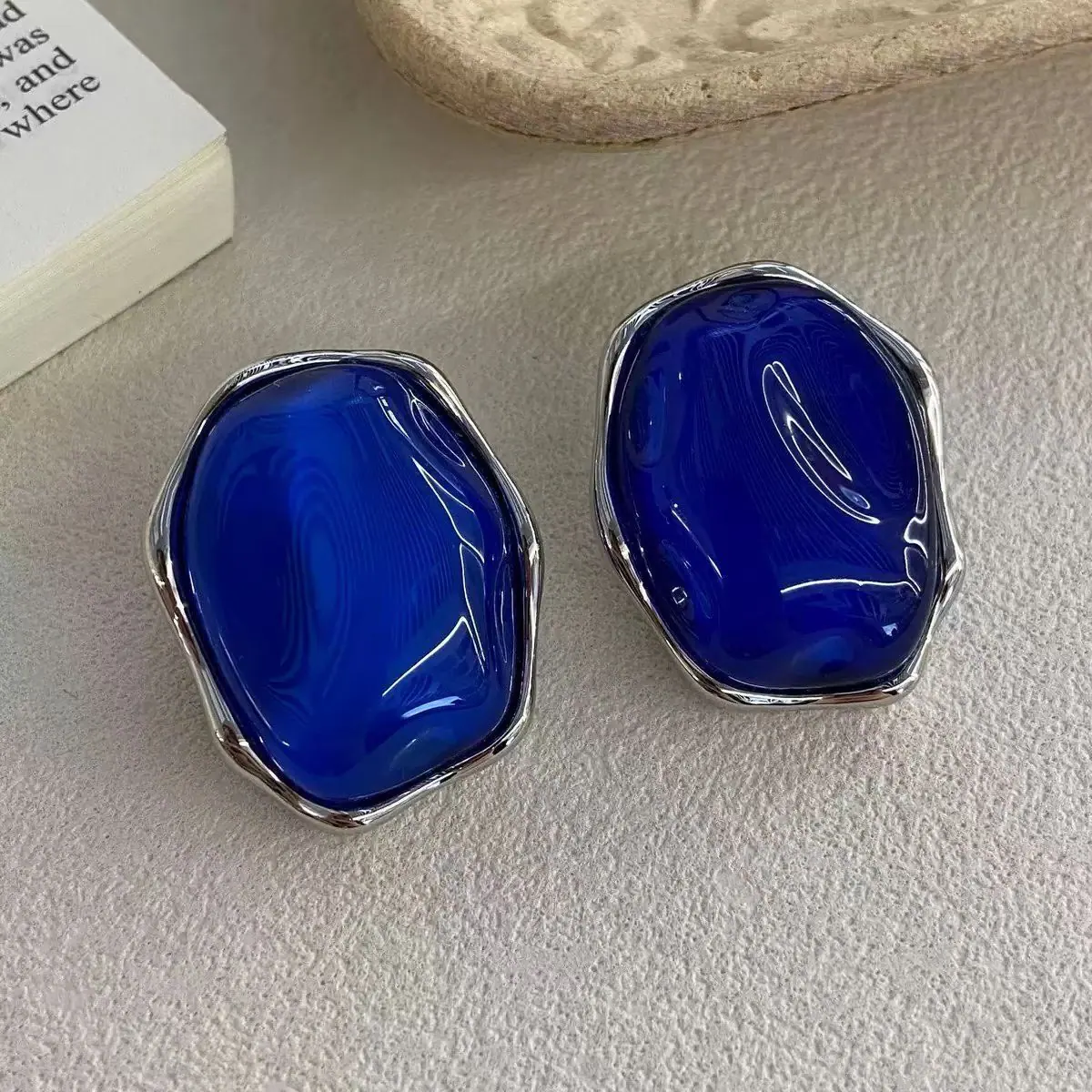 Clear Resin Oval Stud Earrings (shot-5)