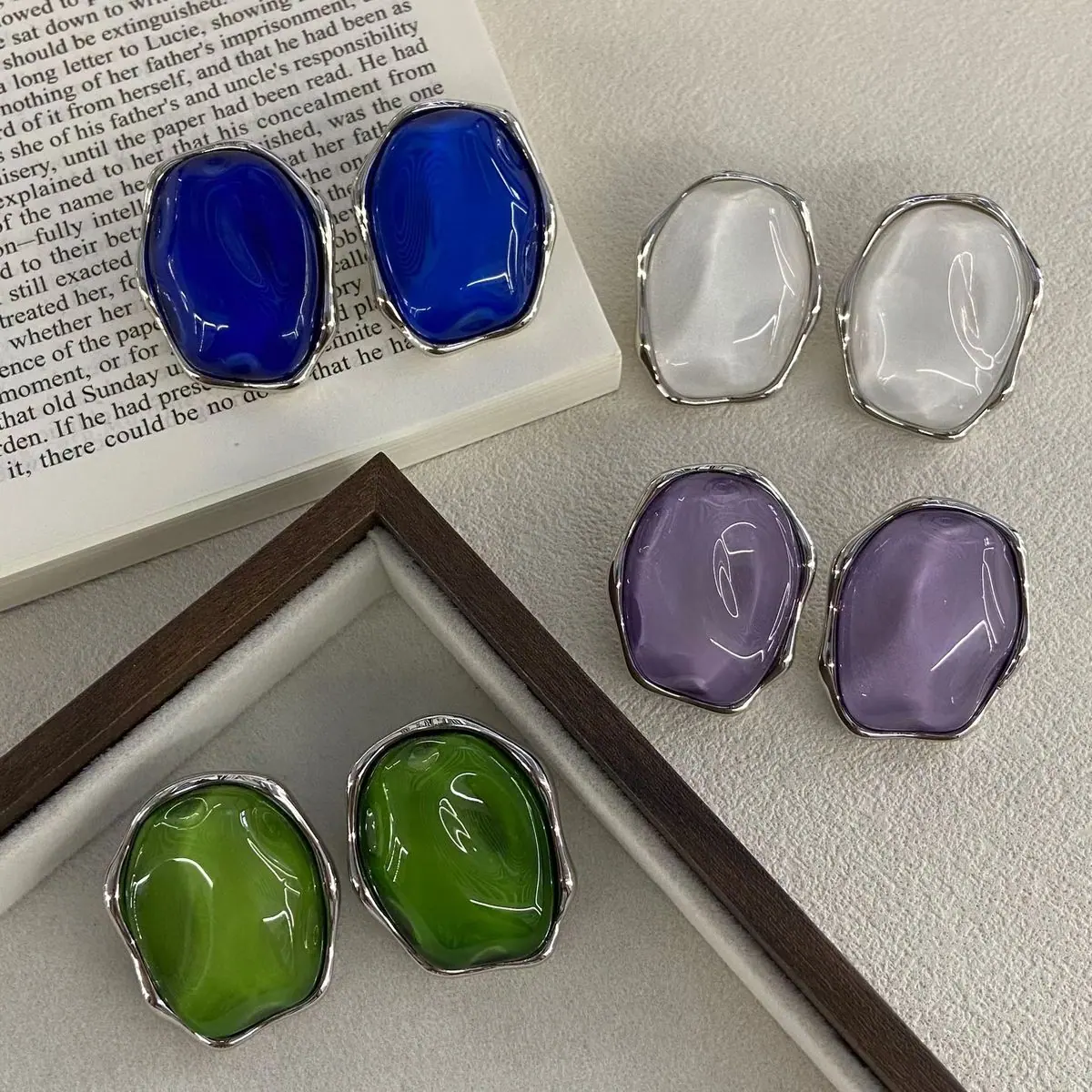 Clear Resin Oval Stud Earrings (shot-8)