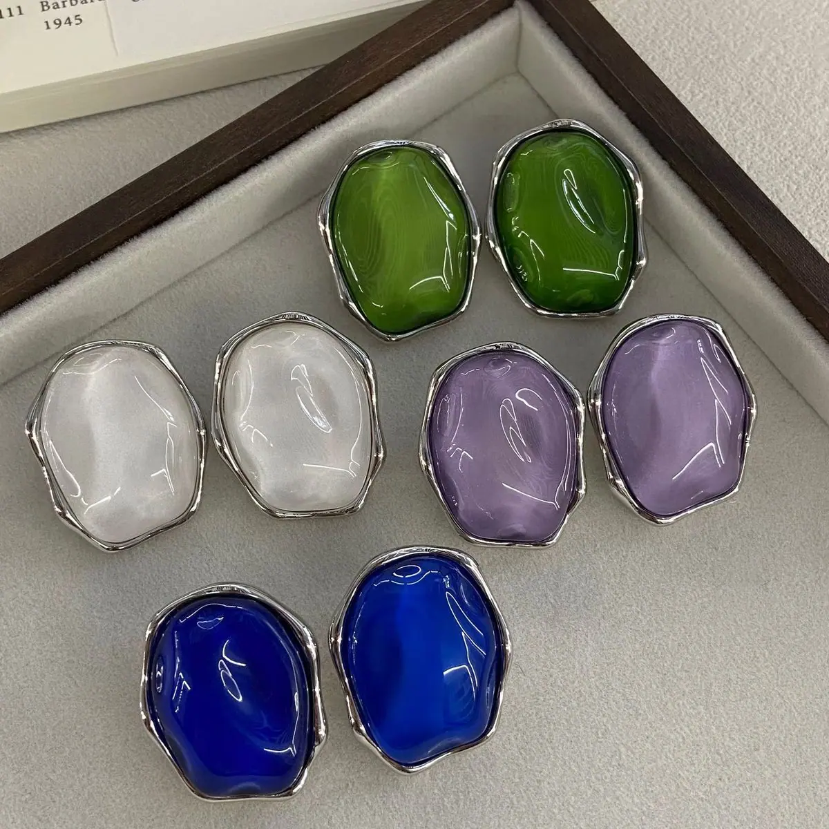 Clear Resin Oval Stud Earrings (shot-9)