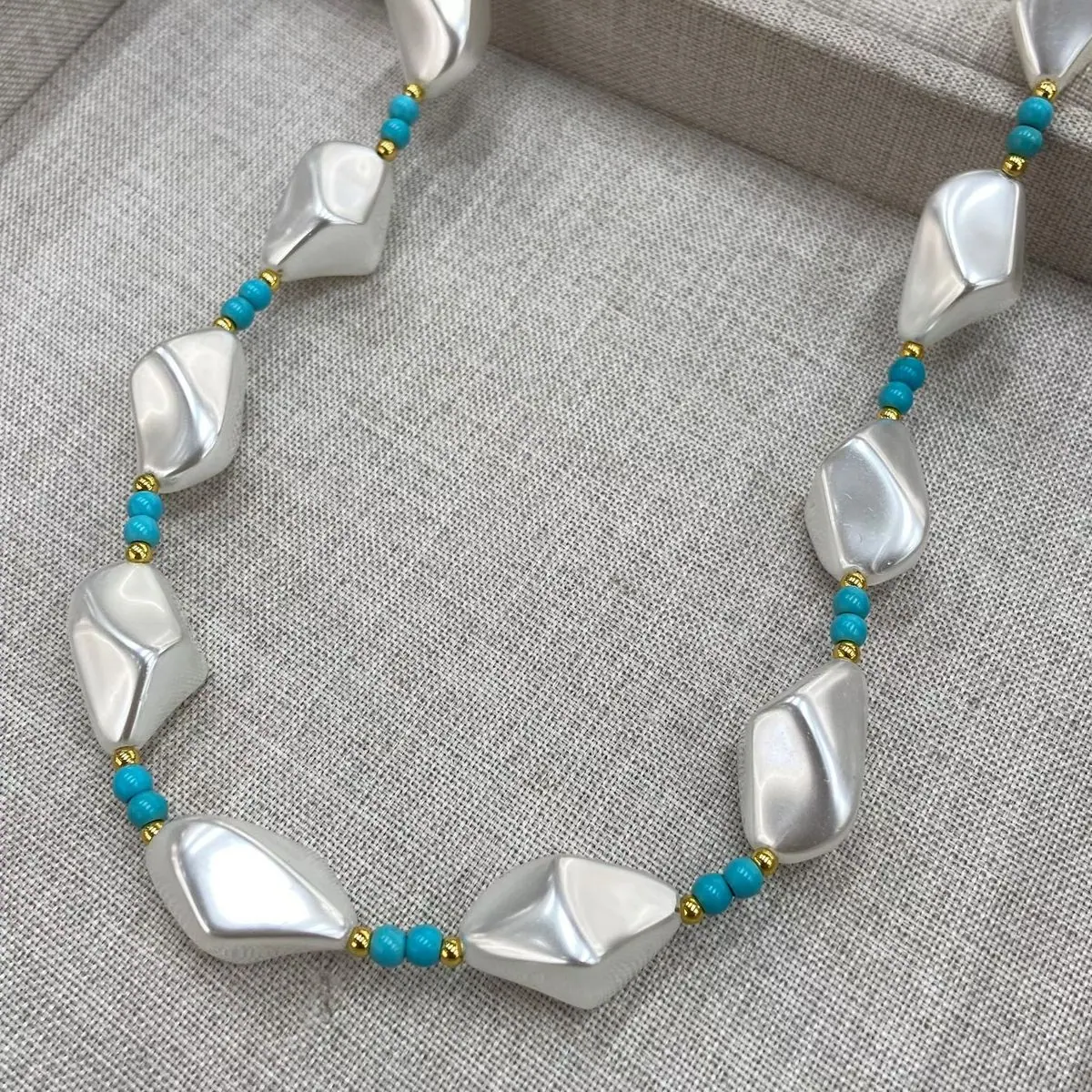 Irregular Shell-Texture Bead Necklace (shot-3)