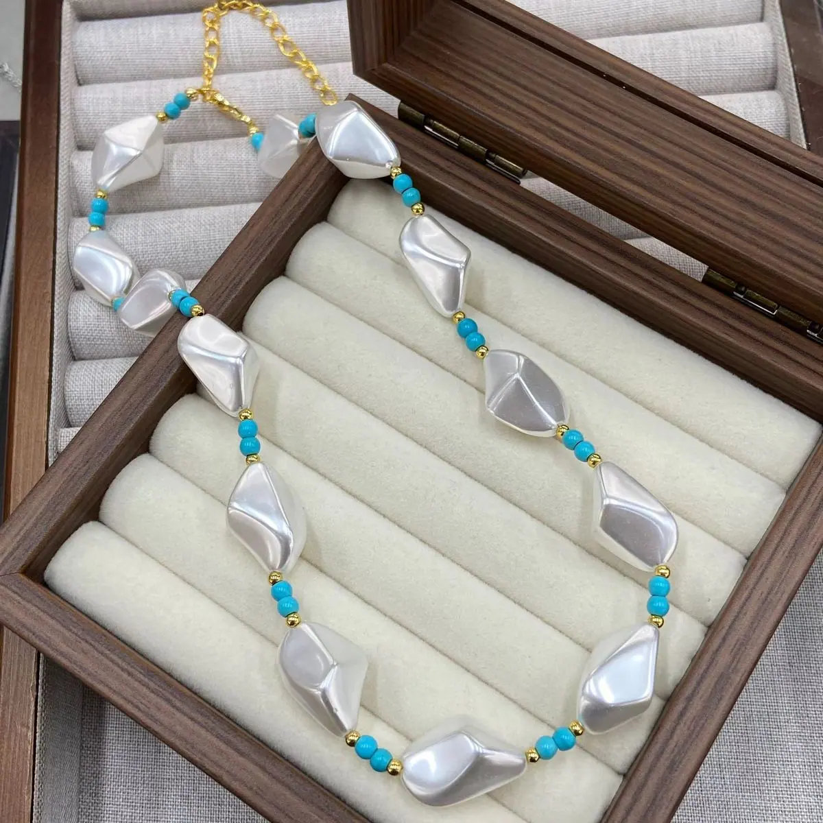 Irregular Shell-Texture Bead Necklace (shot-4)