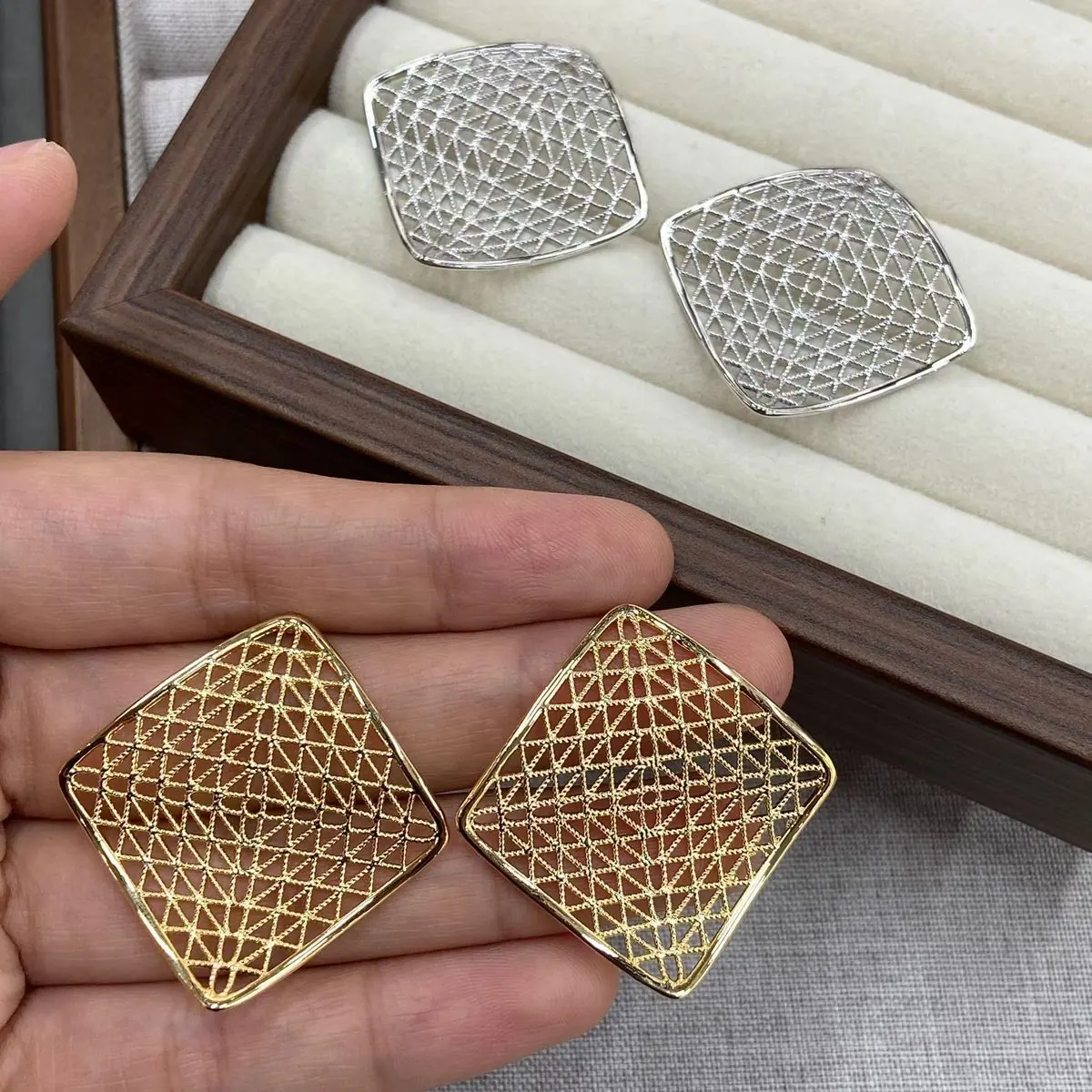 Two-Tone Fine Mesh Square Earrings (shot-3)