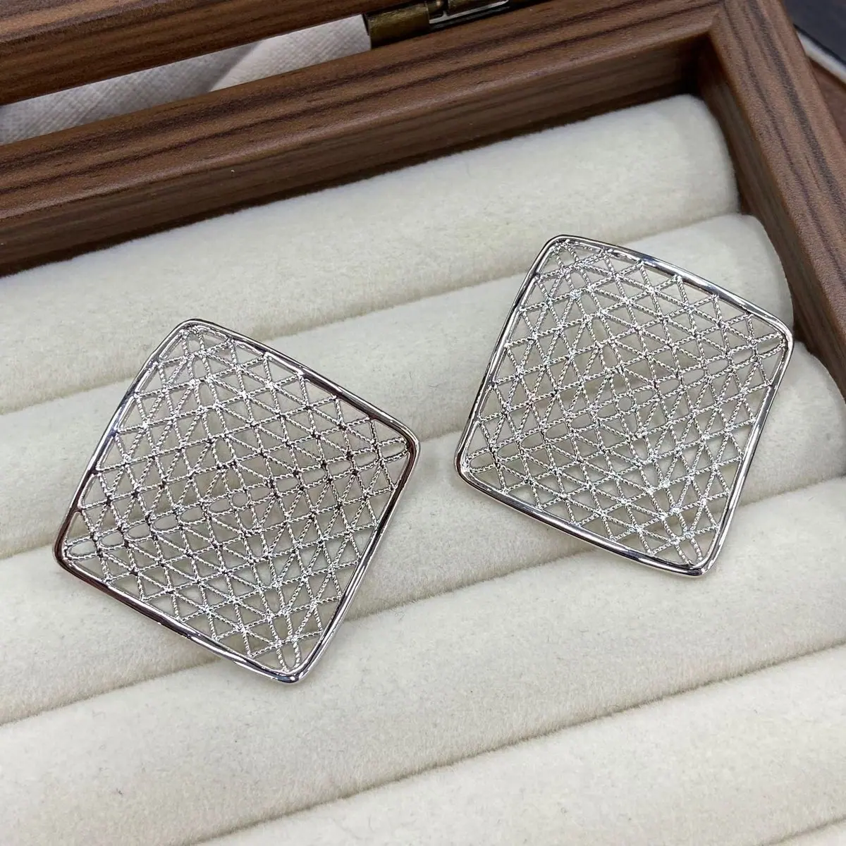 Two-Tone Fine Mesh Square Earrings (shot-4)