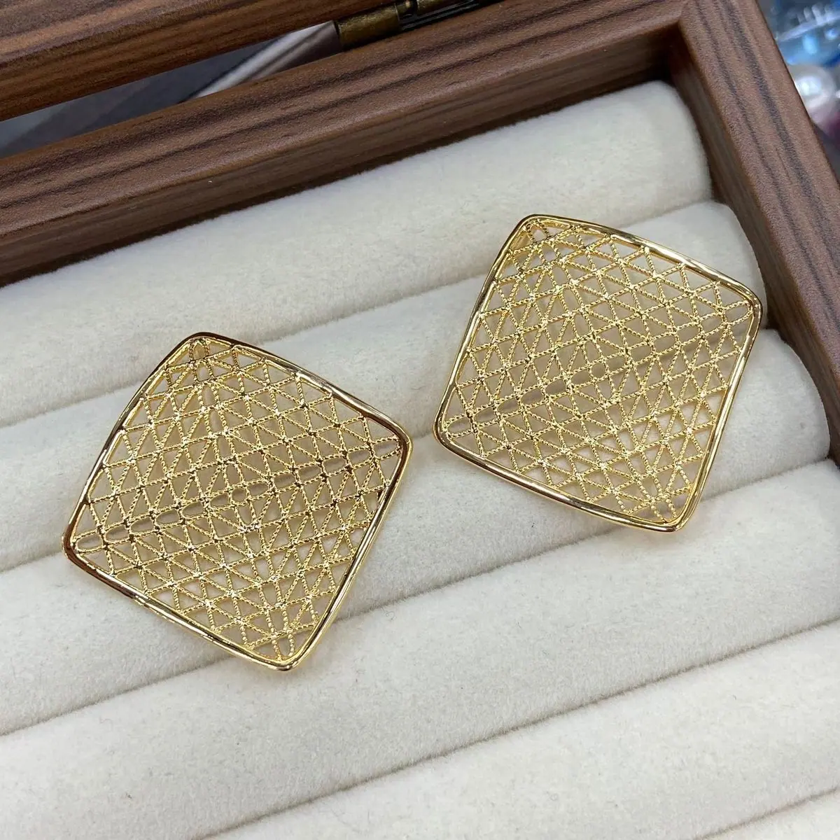 Two-Tone Fine Mesh Square Earrings (shot-5)