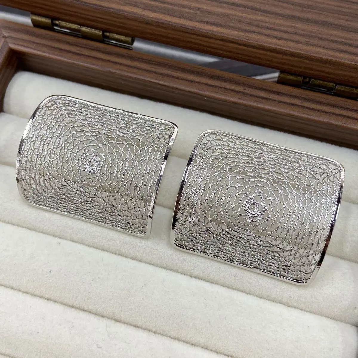 Two-Tone Wide Mesh Cuff Bracelet (shot-4)