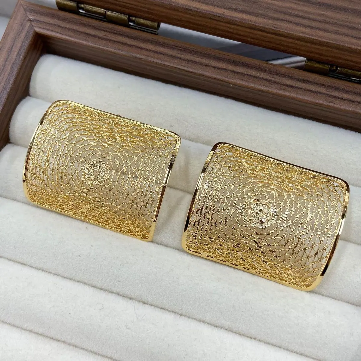 Two-Tone Wide Mesh Cuff Bracelet (shot-5)
